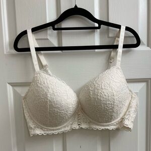 VICTORIA’S SECRET Lace Bra
